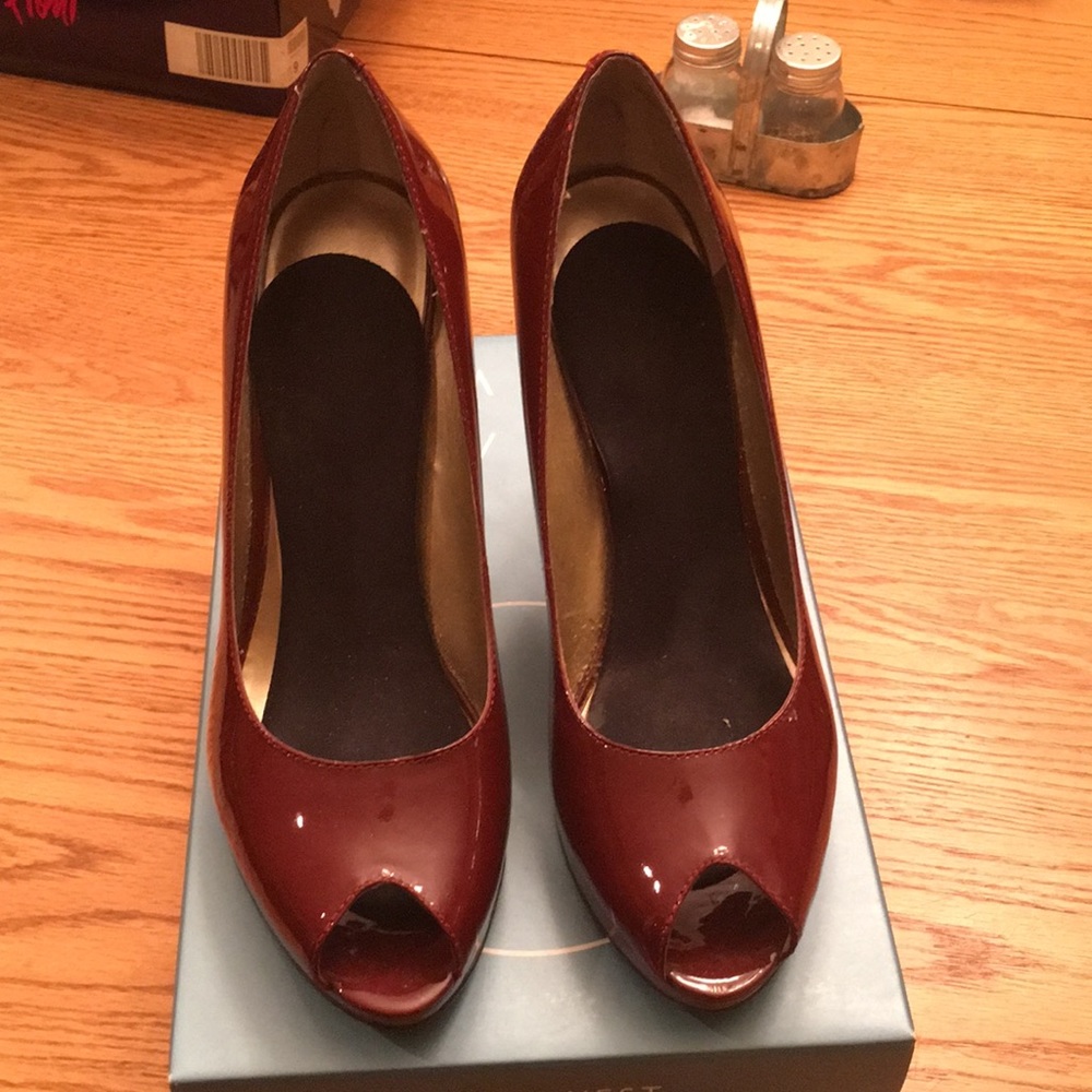 Nine West medium red patent heals, size 8.5